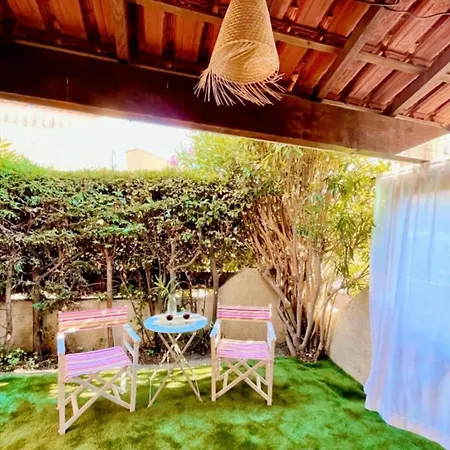 Contemporary-style Pavilion *