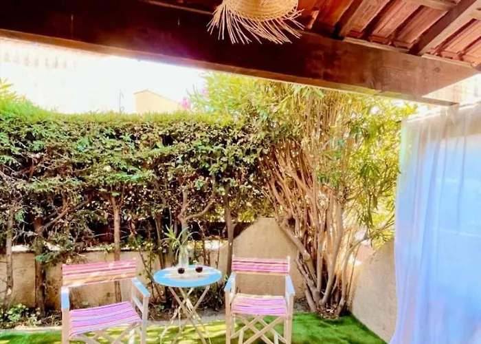 Contemporary-style Pavilion *