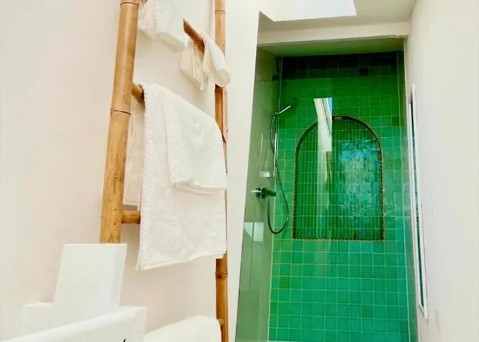 Contemporary-style Pavilion